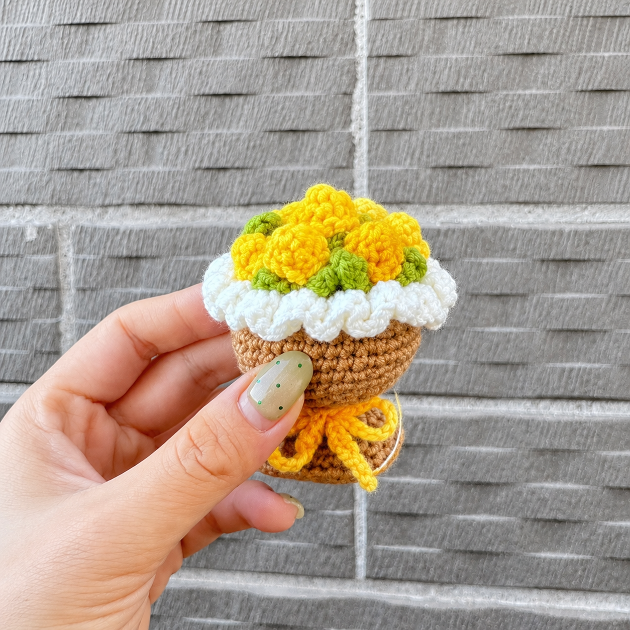 variant:brown-yellow | Brown Yellow Bouquet crochet flower bouquet keychain charm