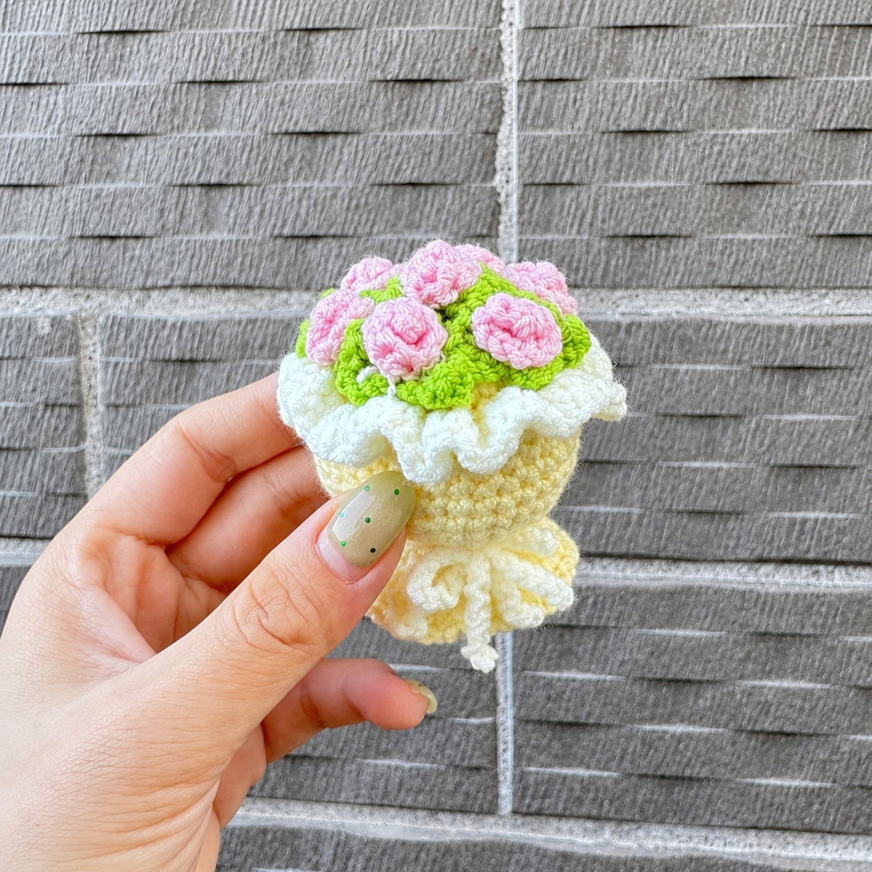 variant:cream-pink | Cream Pink Bouquet crochet flower bouquet keychain charm
