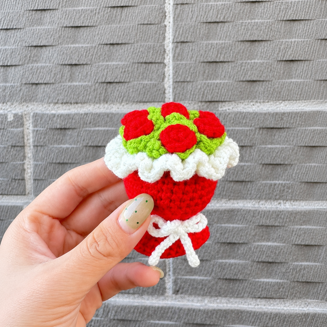variant:red | Red Bouquet crochet flower bouquet keychain charm